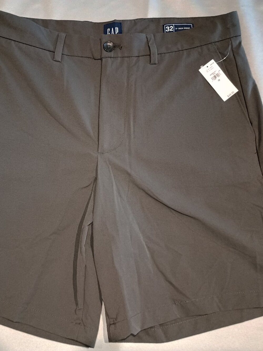 32 Waist Gap Men's 8" Tech Shorts